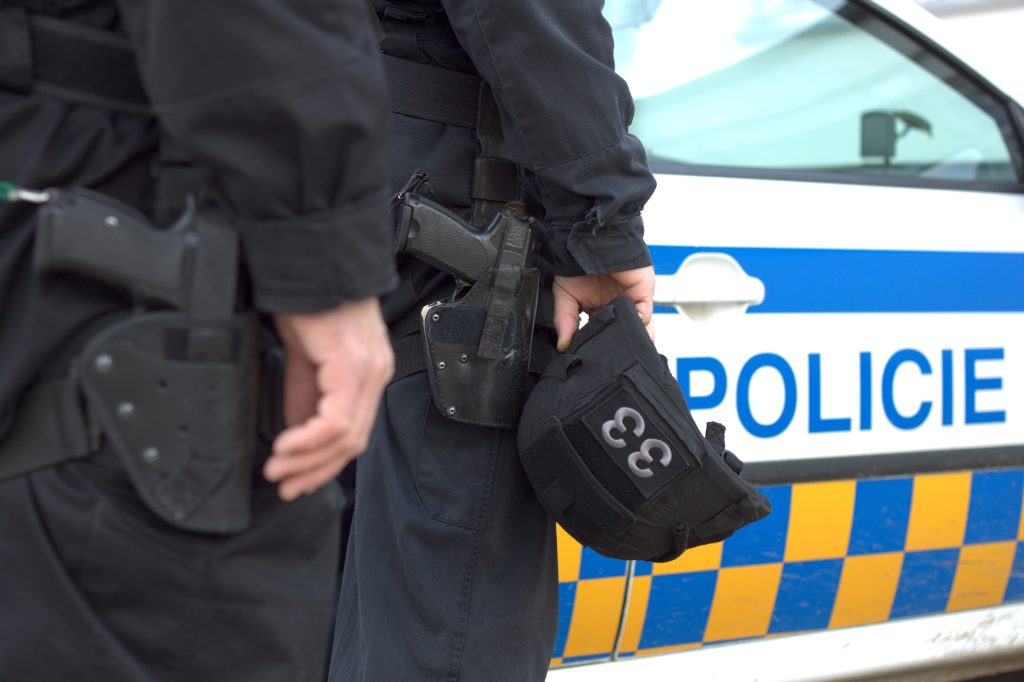 Streľba v Česku: Na úrade v malom meste Chřibská ozbrojený útočník zasiahol niekoľko ľudí. Polícia ho eliminovala.