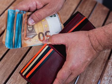 slováci peniaze príspevok 400 eur ľudia prilepšenie