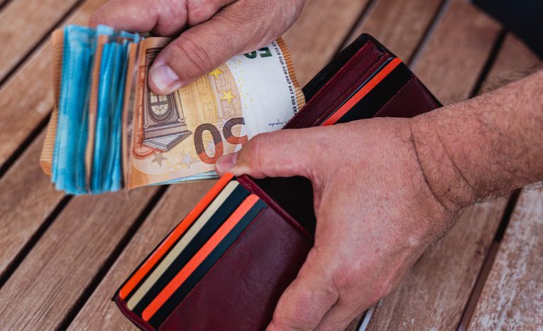 slováci peniaze príspevok 400 eur ľudia prilepšenie