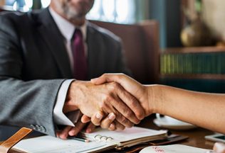 slovensko poistenie ľudia slováci zmluvy varovanie