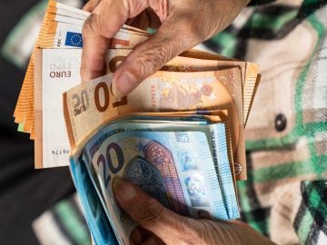 slovensko rakúsko ľudia peniaze financie dôchodok dôchodky