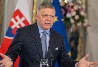 super zákon peniaze financie robert fico zákony ľudia poberatelia