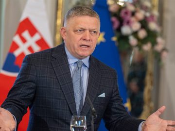 super zákon peniaze financie robert fico zákony ľudia poberatelia