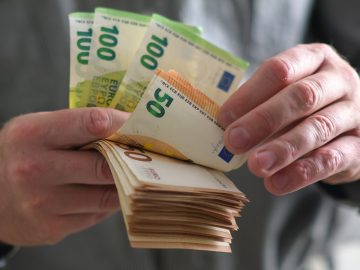 účty slovensko peniaze financie voda energie chyba