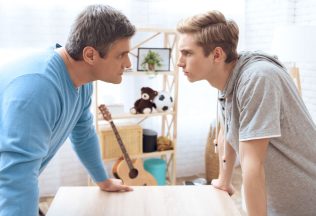 Múdrosti od rodinného stola: Vety, ktoré si prisahal, že nikdy nepovieš – a predsa ich hovoríš