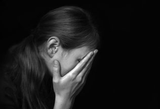 Veci, ktoré robia ľudia, keď sa cítia vinní, ale nechcú to priznať