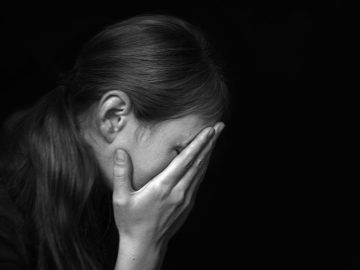 Veci, ktoré robia ľudia, keď sa cítia vinní, ale nechcú to priznať