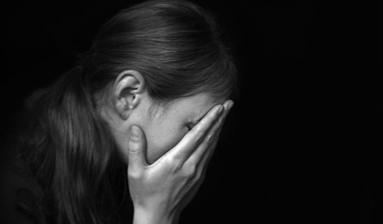 Veci, ktoré robia ľudia, keď sa cítia vinní, ale nechcú to priznať