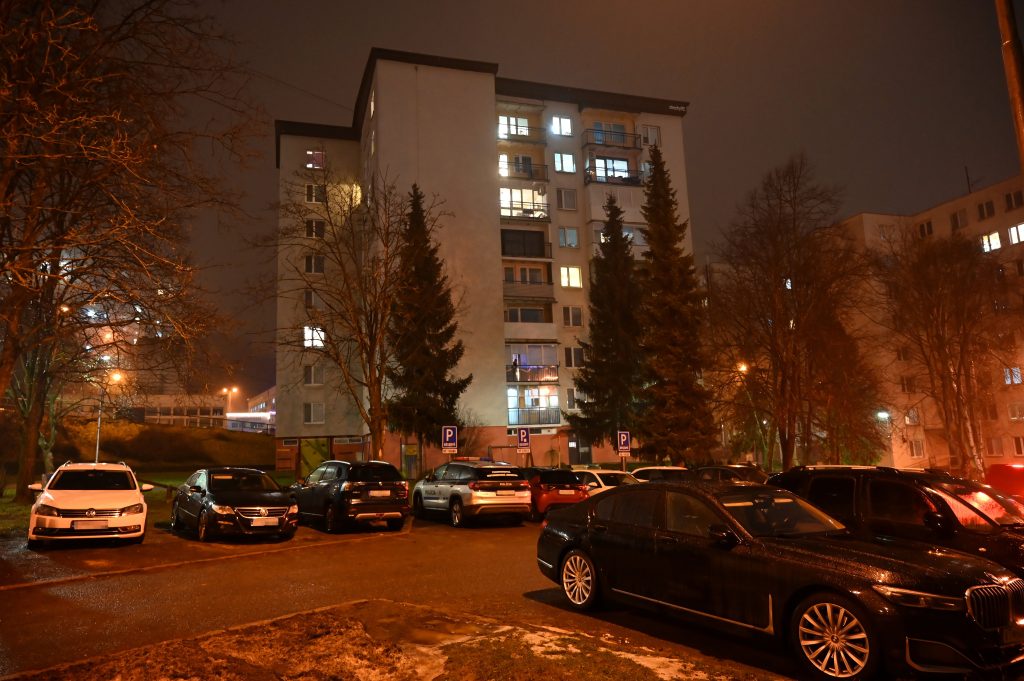 Slovenskom otriasla brutálna vražda vo Vranove nad Topľou. Muž dobodal svojich rodičov a sestru. Polícia ho spacifikovala.