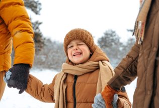 Každodenný boj. 10 vtipných príspevkov, ktoré dokonalo vystihujú zimu rodičov s malými deťmi
