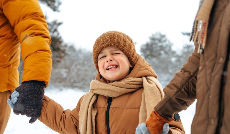 Každodenný boj. 10 vtipných príspevkov, ktoré dokonalo vystihujú zimu rodičov s malými deťmi
