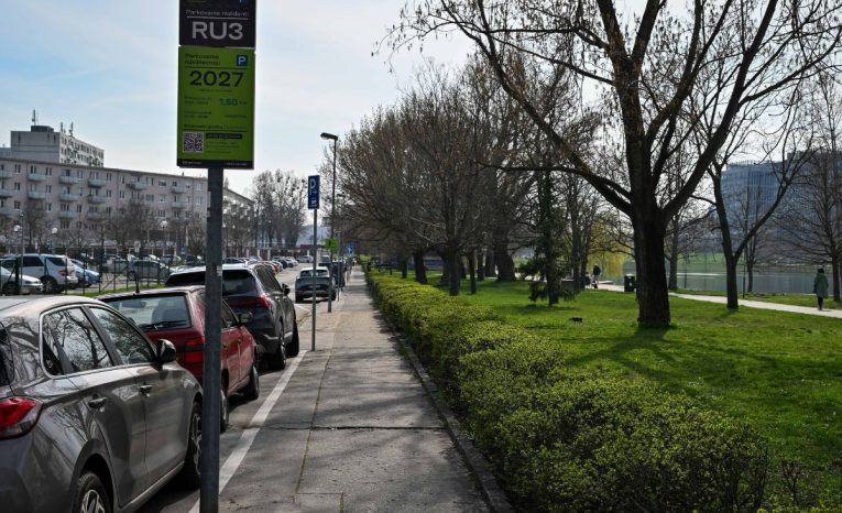 Rezidenti dostávajú prednosť: Parkovanie v nedeľu večer tu už nebude zadarmo. Týkať sa to bude týchto bratislavských štvrtí