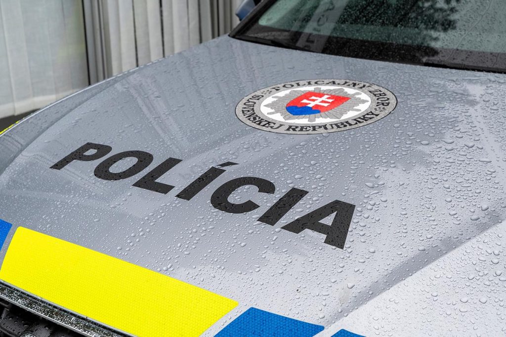 V spojenej škole v Novom Meste nad Váhom dnes došlo k streľbe. Podľa dostupných informácií sú na mieste zranení.