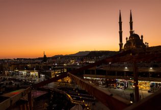 Sharm el-Sheikh dovolenka egypt more z kabáta rovno do plaviek ľudai