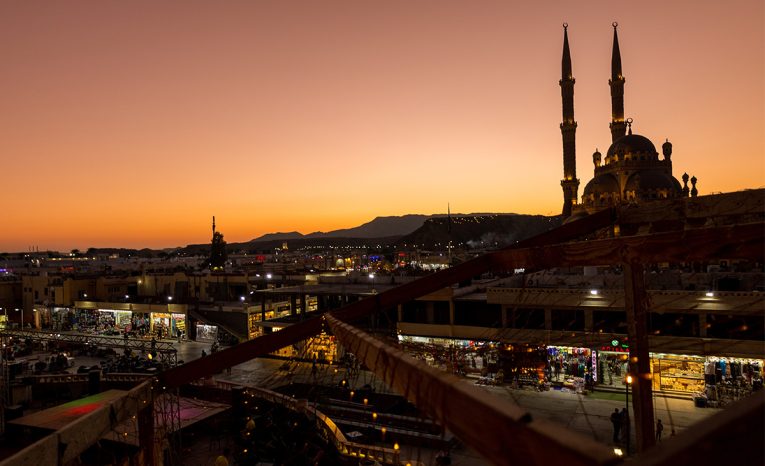 Sharm el-Sheikh dovolenka egypt more z kabáta rovno do plaviek ľudai