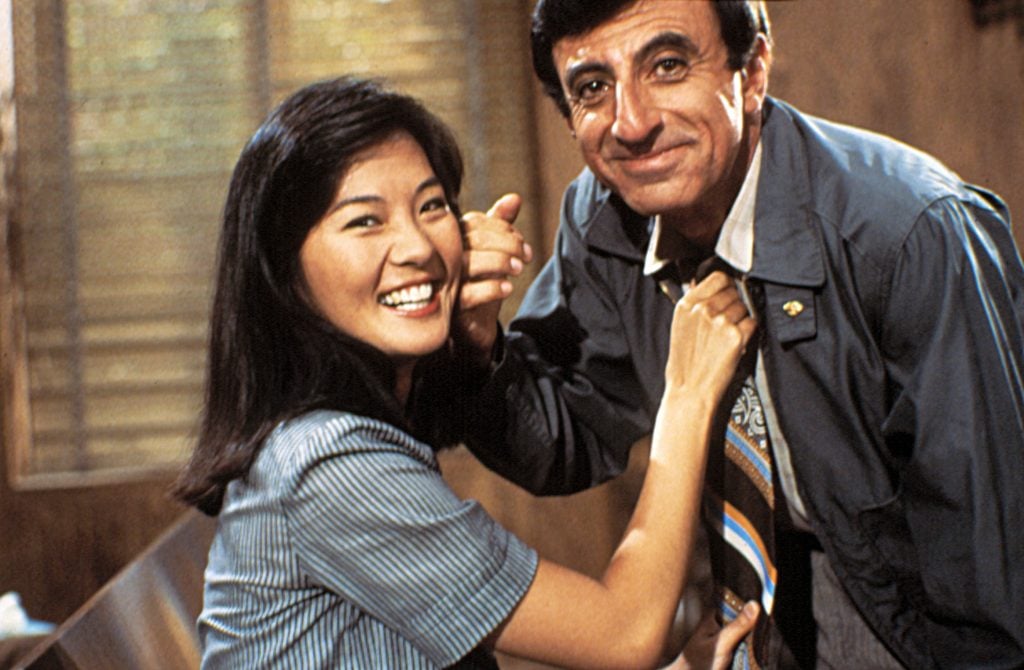 Zaspomínaj si na legendárny seriál MASH, ktorý býva označovaný za jeden z najlepších a najinteligentnejších seriálov všetkých čias.