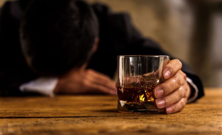 alkohol, závislosť, veda, fakty a zaujímavosti, pitie alkoholu