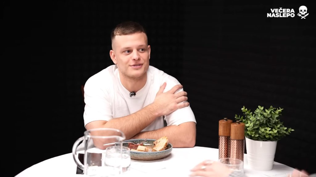 V našej relácii Večera naslepo sa pri dobrom jedle stretol moderátor Samozvaný a speváčka Barbora Hazuchová.