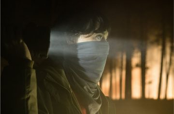 Zúfalé pátranie po dcére v ohnivom pekle. Netflix uchvátil Slovákov strhujúcim trilerom