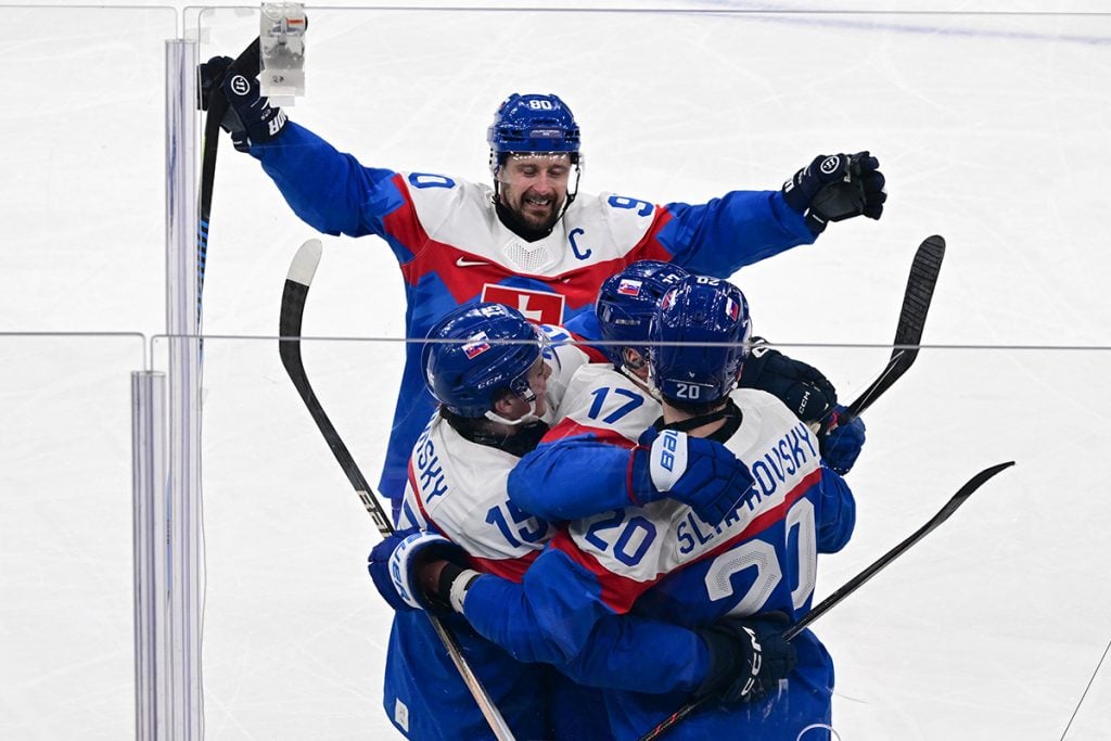 Olympijský hokejový duel Slovensko - Fínsko svojím výsledkom prekvapil celý svet. Takto reagujú zahraničné redakcie.