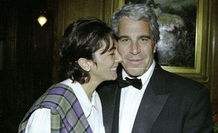 jeffrey esptein domy dom hrôzy dievčatá praktiky