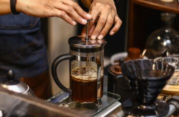 Zabudni na kávovar. S týmto pomocníkom pripravíš chutnejšiu kávu a zároveň šetríš planétu