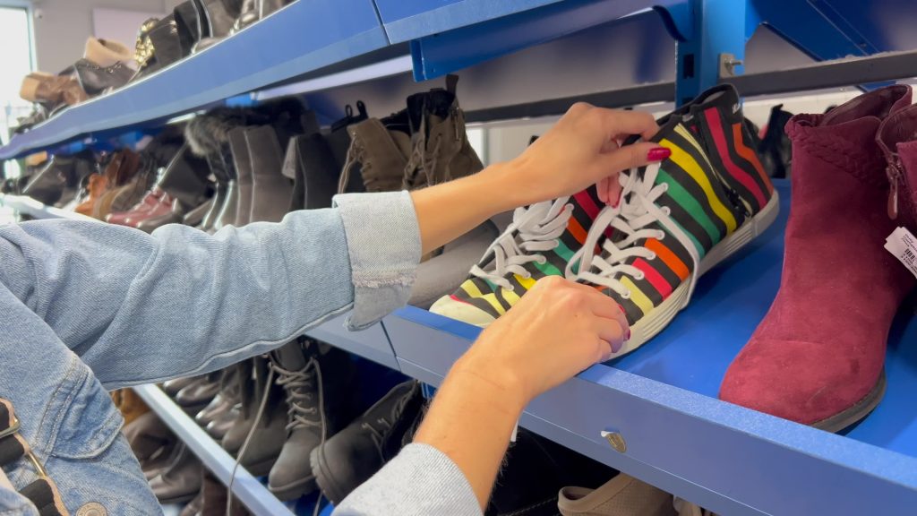 Ako nakupovať v second handoch? Čo kupovať a čomu sa vyhnúť? Toto sú dôležité rady a tipy, ktorých sa oplatí držať.