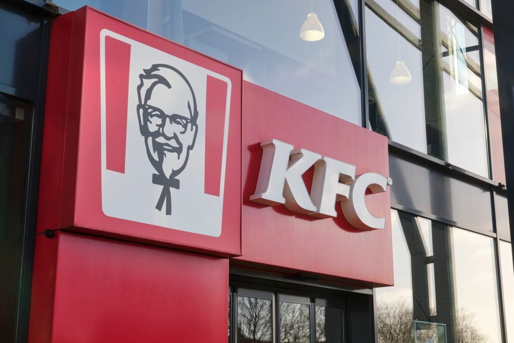 Rozsiahle kontroly v Dánsku a v Česku objavili mnohé pochybenia v reštauráciách KFC. V ČR napríklad predávali plesnivé muffiny.