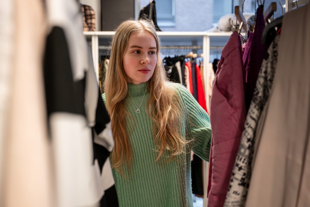 Ako nakupovať v second handoch? Čo kupovať a čomu sa vyhnúť? Toto sú dôležité rady a tipy, ktorých sa oplatí držať.