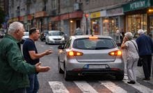 Prečo Slováci vždy zaparkujú „na blinkre“? Malá štúdia každodenného chaosu v našej krajine