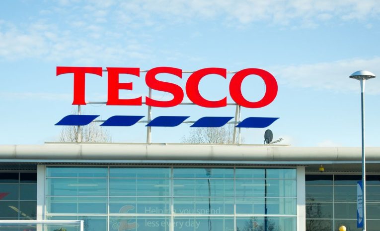 Tesco, obchod, Veľká Británia, parkovanie, pokuta