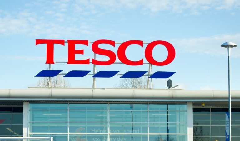 Tesco, obchod, Veľká Británia, parkovanie, pokuta