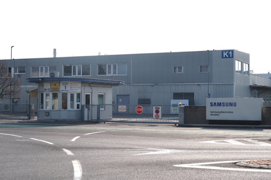 Samsung ukončuje výrobu pri meste Galanta. Odchod takéhoto významného zamestnávateľa sa výrazne dotkne slovenskej ekonomiky.