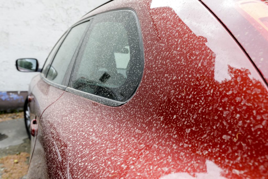 Saharský prach opäť prichádza na slovenské územie. Fenomén, ktorý trápi predovšetkým vodičov, nás zasiahne koncom týždňa.