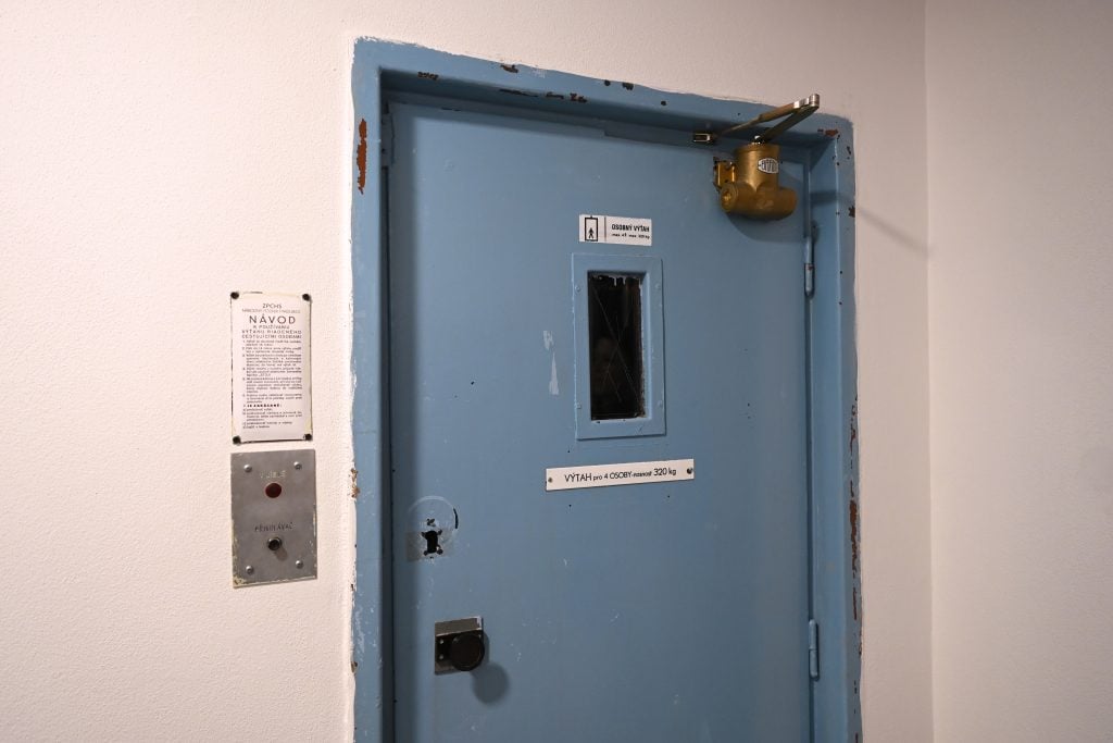 Asi polovica obyvateľov Slovenska žije v paneláku či v inom bytovom dome. Toto sú situácie, ktoré život v takomto bývaní prináša.