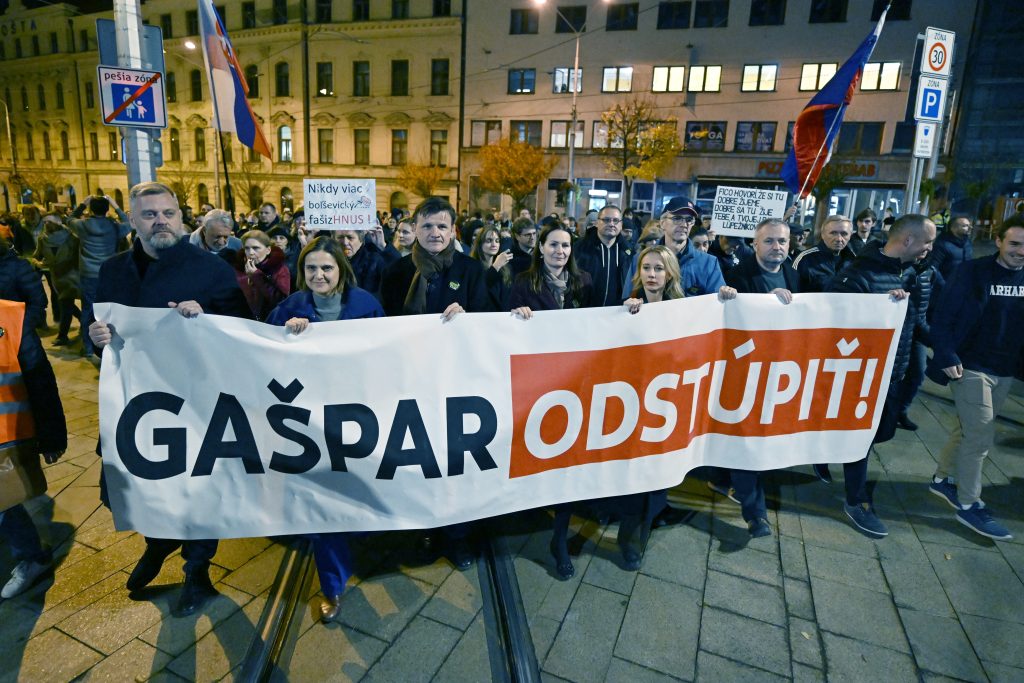 Šéf SIS Pavol Gašpar dostal od prezidenta Pellegriniho trest v súvislosti s jeho medializovanou dopravnou nehodou.