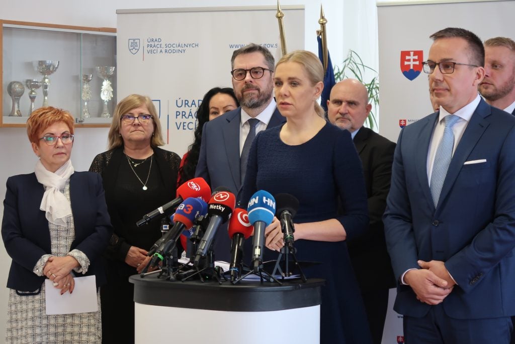 Samsung ukončuje výrobu pri meste Galanta. Odchod takéhoto významného zamestnávateľa sa výrazne dotkne slovenskej ekonomiky.