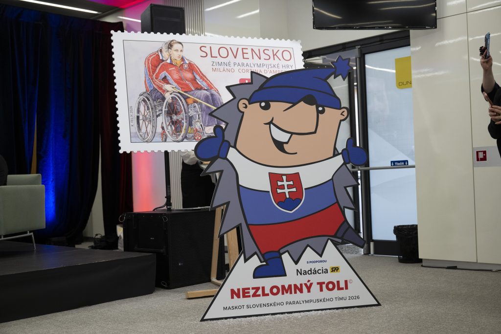 Slovenský zväz ľadového hokeja predstavil svojho nového maskota. Škriatok Tatrík však vyvoláva rozpačité reakcie.