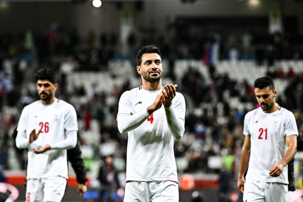 Irán sa síce suverénne kvalifikoval na futbalové majstrovstvá sveta, jeho účasť na turnaji však vôbec nie je istá.