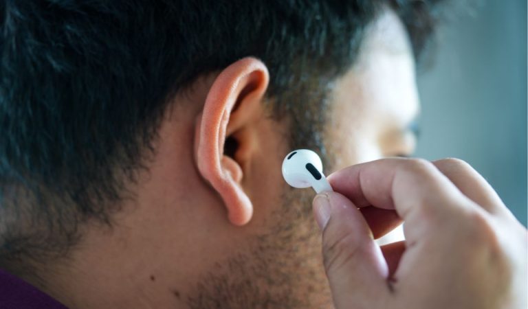 bezdrôtové slúchadlá, cestovanie, lietadlo, letecké spoločnosti, zákaz, fakty a zaujímavosti