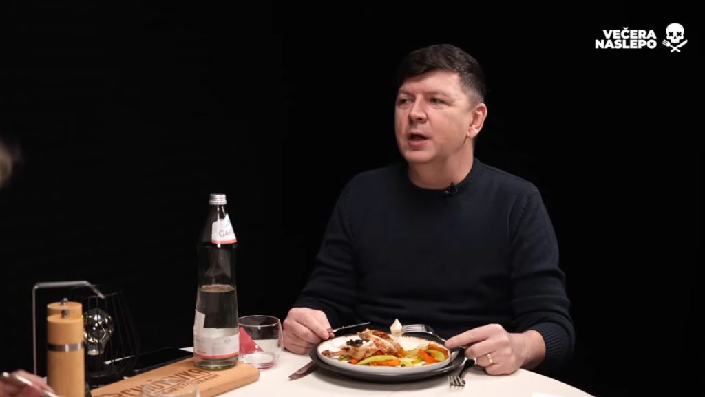 V našej relácii Večera naslepo sa stretla herecká a spevácka ikona Gizka Oňová a známy moderátor a zabávač Andrej Bičan.