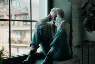 bolesť utrpenie ľudia trápenie telo zdravie najhoršie bolesti