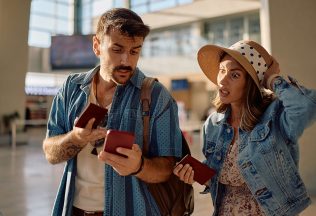 cestovanie slovensko slováci ľudia lietanie letisko qr kód