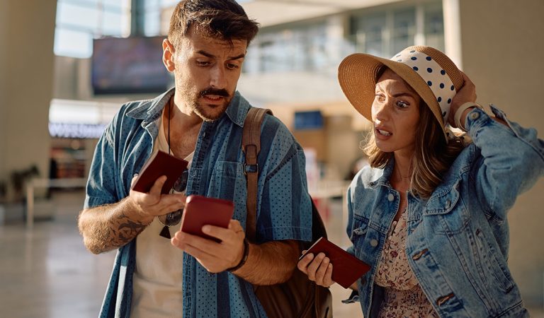 cestovanie slovensko slováci ľudia lietanie letisko qr kód