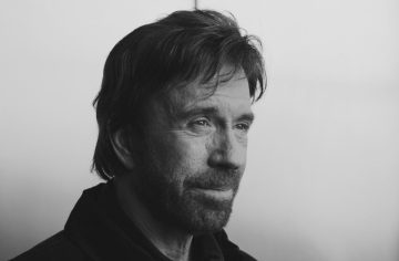 Chuck Norris je mŕtvy. Svet je v šoku, legenda náhle zomrela vo veku 86 rokov