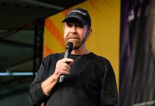 chuck norris staroba narodeniny zdravotné komplikácie