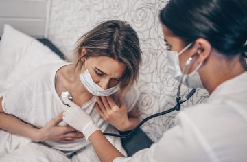 Vracia sa pandémia? Európou sa šíri nový variant covidu, ktorý znepokojuje vedcov