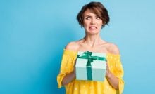 Darček alebo pasívna agresia? Týchto 7 vecí ti daruje jedine narcistický člen rodiny