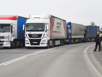 Palivová kríza dopadá aj na Slovensko: Dopravcovia bijú na poplach, žiadajú okamžitý zásah vlády