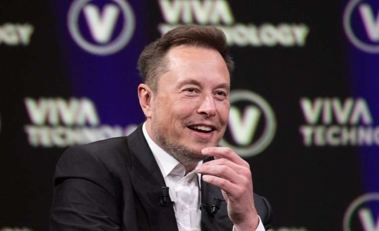 elon musk starlink slovensko satelity signál